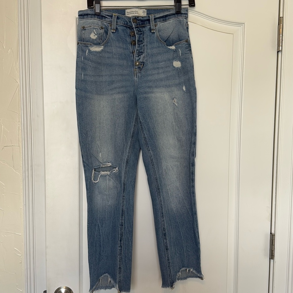Abercrombie & Fitch cropped jeans. Size 26/2 regular.